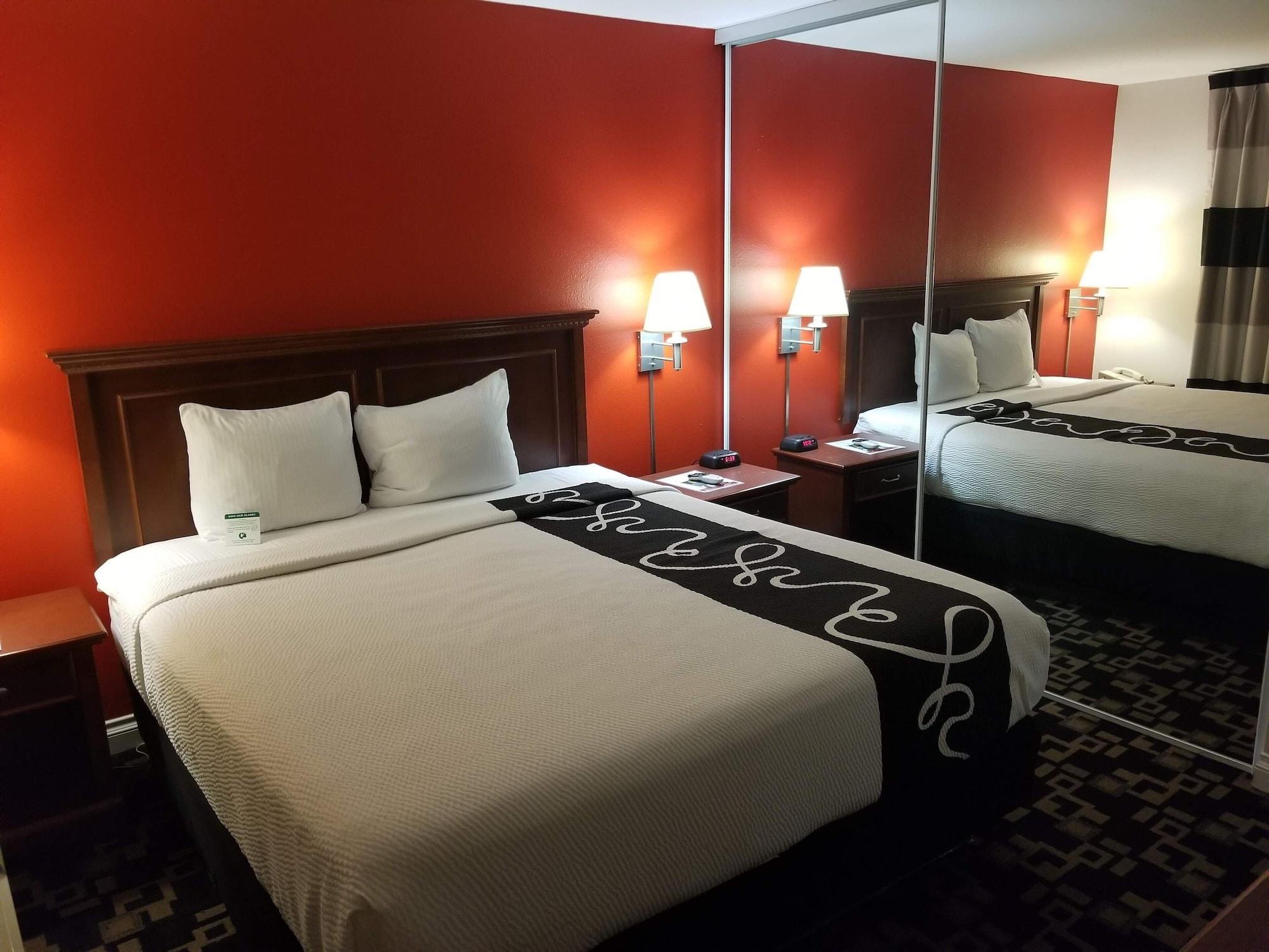 Hotel Ramada By Wyndham Oceanside Exterior foto